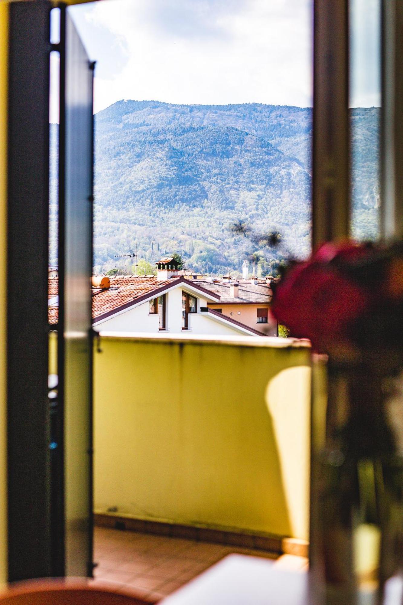 Appartamento Borgo Peschiere Маниаго Екстериор снимка
